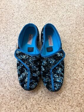 Foamtreads slip on slippers with velcro